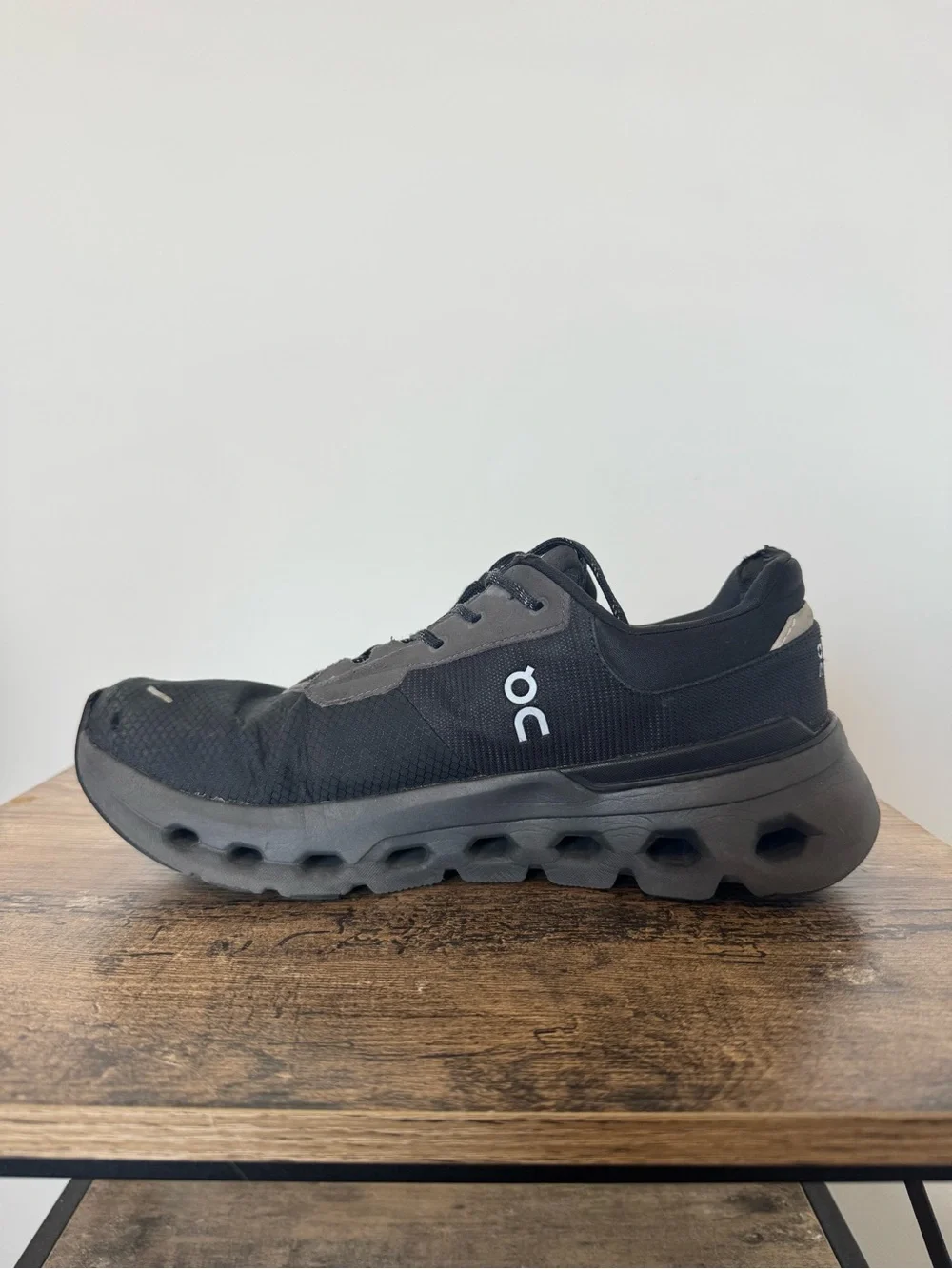 On Cloud Womens Black Cloudrunner 2 Waterproof Sneakers CloudTec Cushioning Sz 9